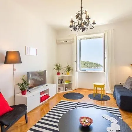 アパート Apartment Natasha - One-Bedroom Apartment With Sea View *